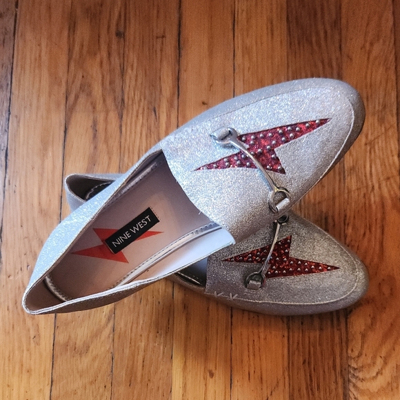 5/$100 SALE - Nine West Wild Girls Lightning Bolt Silver/Red Flat Loafer Shoes - Picture 9 of 14